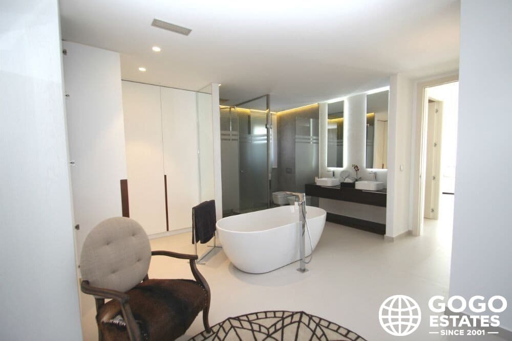 4 quarto Moradia para venda em San Miguel de Salinas com piscina garagem - 1 250 000 € (Ref: 9971362)