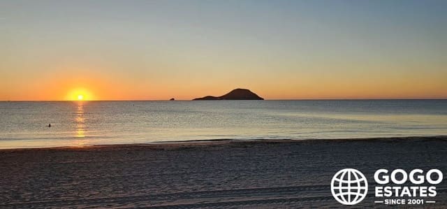 2 soverom Leilighet til salgs i La Manga del Mar Menor med svømmebasseng garasje - € 265 000 (Ref: 9971363)