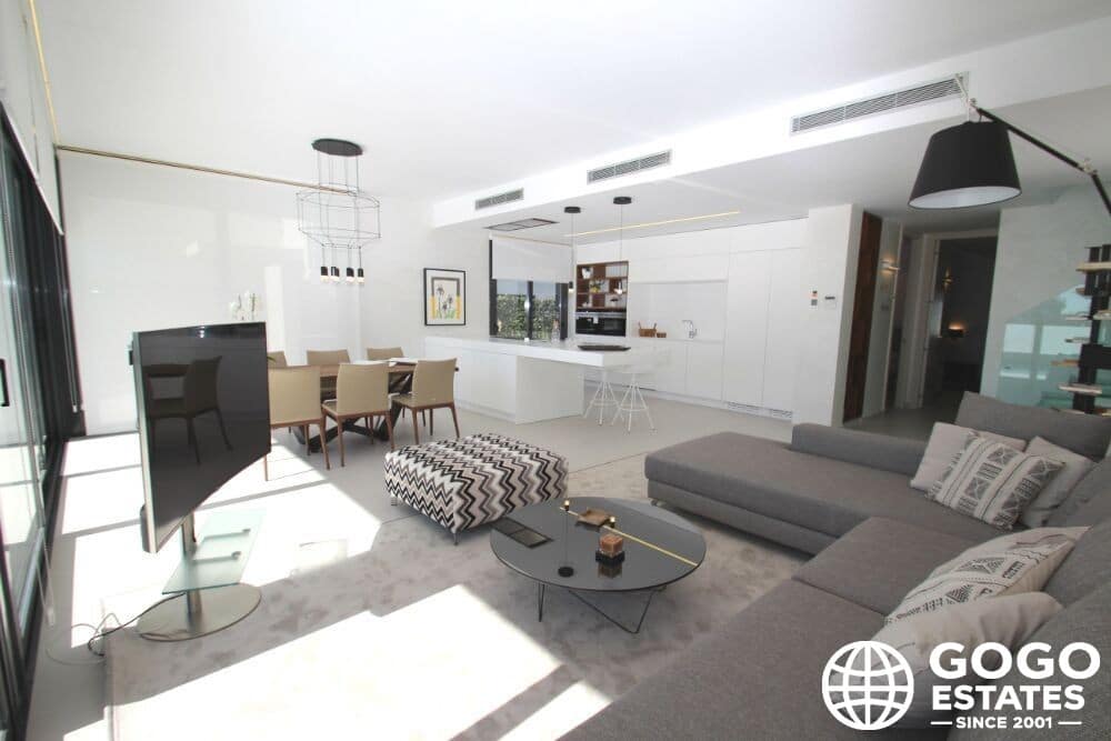 4 slaapkamer Villa te koop in San Miguel de Salinas met zwembad garage - € 630.000 (Ref: 9971368)