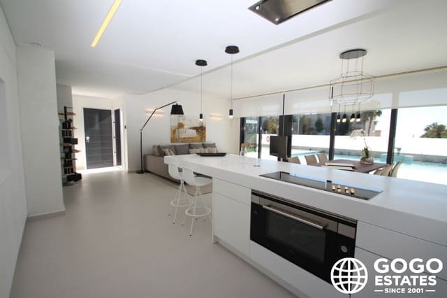 4 slaapkamer Villa te koop in San Miguel de Salinas met zwembad garage - € 630.000 (Ref: 9971368)
