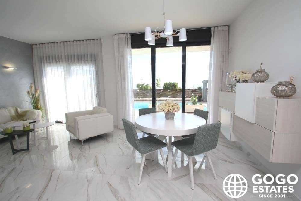 4 slaapkamer Villa te koop in San Miguel de Salinas met zwembad garage - € 630.000 (Ref: 9971368)