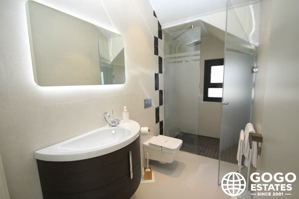 4 slaapkamer Villa te koop in San Miguel de Salinas met zwembad garage - € 630.000 (Ref: 9971368)