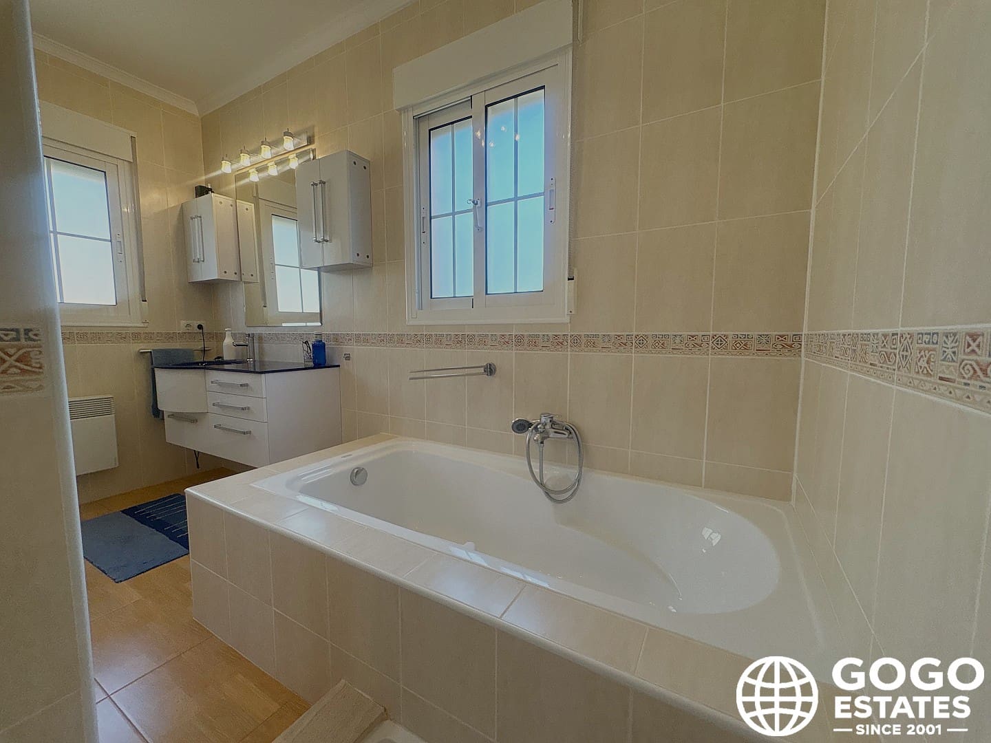 Chalet de 4 habitaciones en Los Collados en venta - 695.000 € (Ref: 9972911)