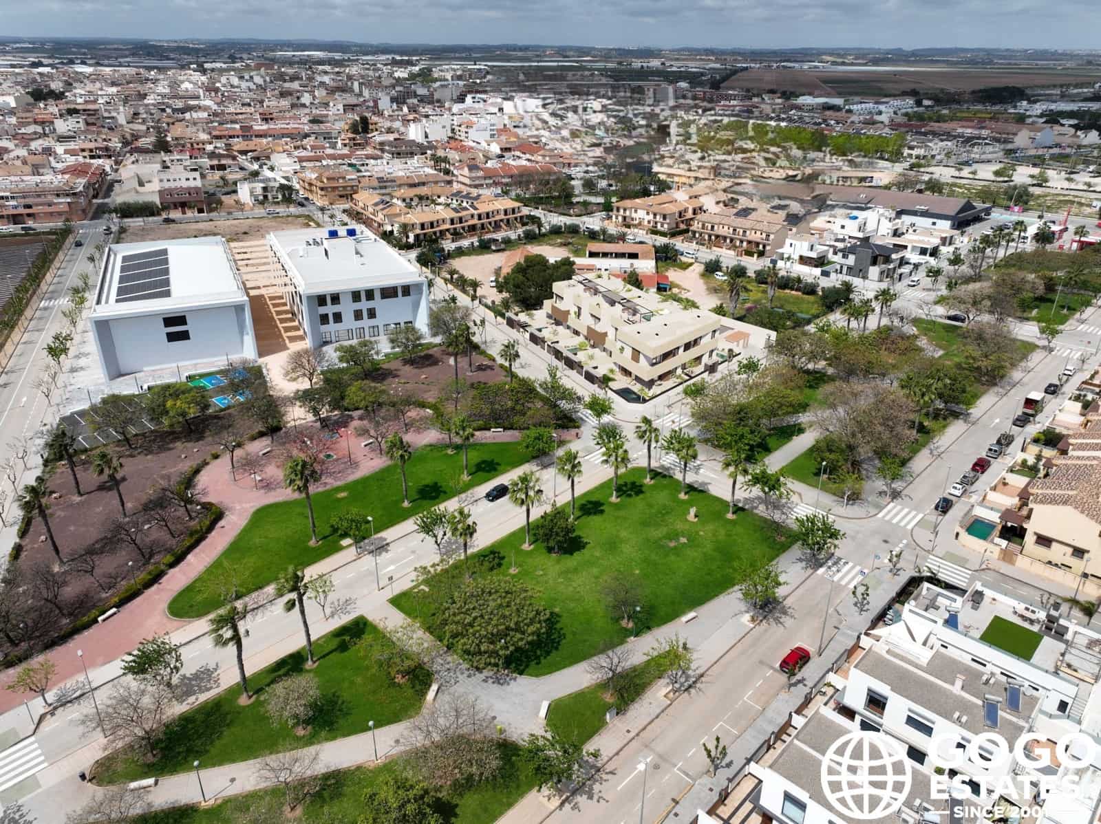 Bungalow de 3 habitaciones en Pilar de la Horadada en venta con piscina - 434.000 € (Ref: 9979318)