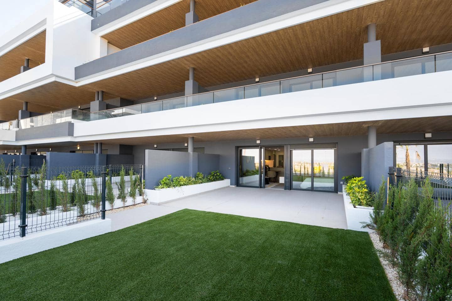 2 makuuhuone Asunto myytävänä paikassa Torrevieja mukana uima-altaan 
autotalli - 327 000 € (Ref: 10077295)