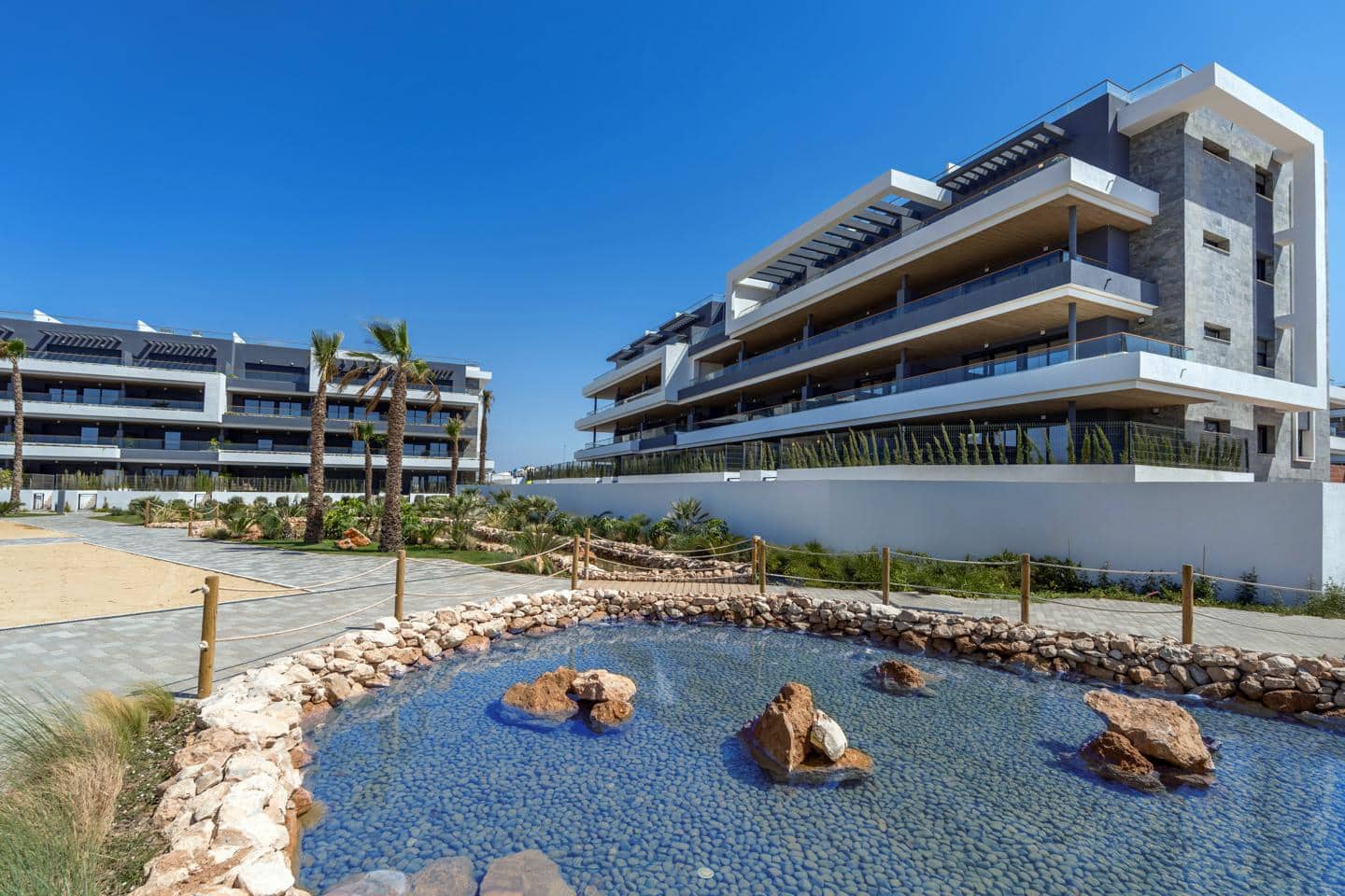 2 makuuhuone Asunto myytävänä paikassa Torrevieja mukana uima-altaan 
autotalli - 327 000 € (Ref: 10077295)