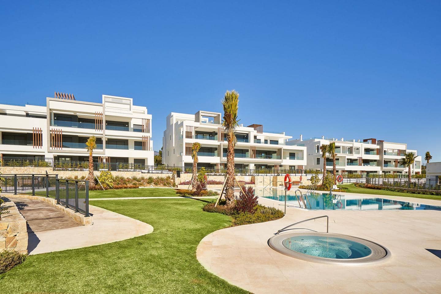 2 sovrum Lägenhet till salu i Estepona med pool garage - 540 000 € (Ref: 10118400)