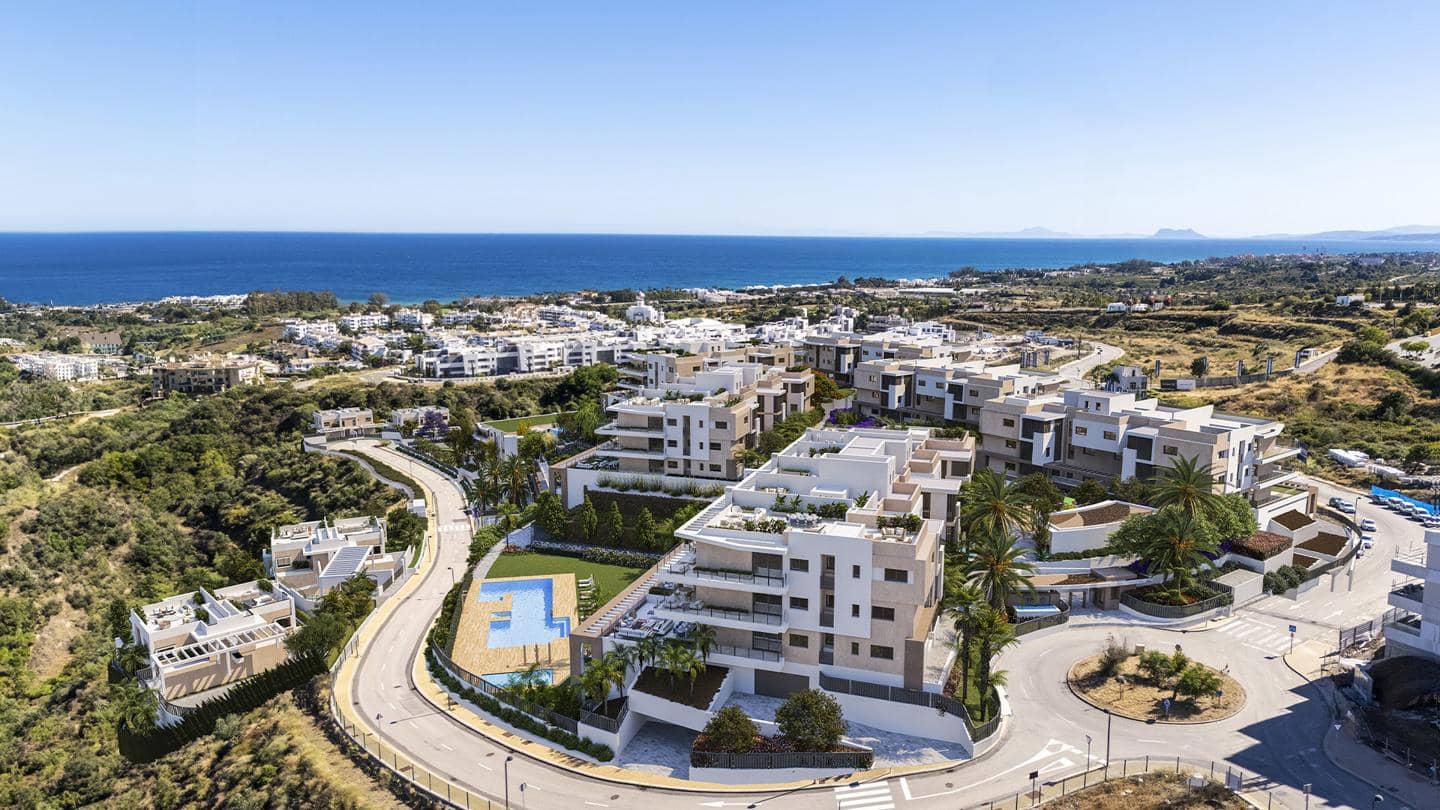 Piso de 3 habitaciones en Estepona en venta con piscina - 675.000 € (Ref: 10118405)