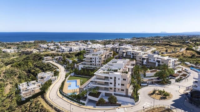 Piso de 3 habitaciones en El Velerín, Estepona en venta - 675.000 € (Ref: 10118405)