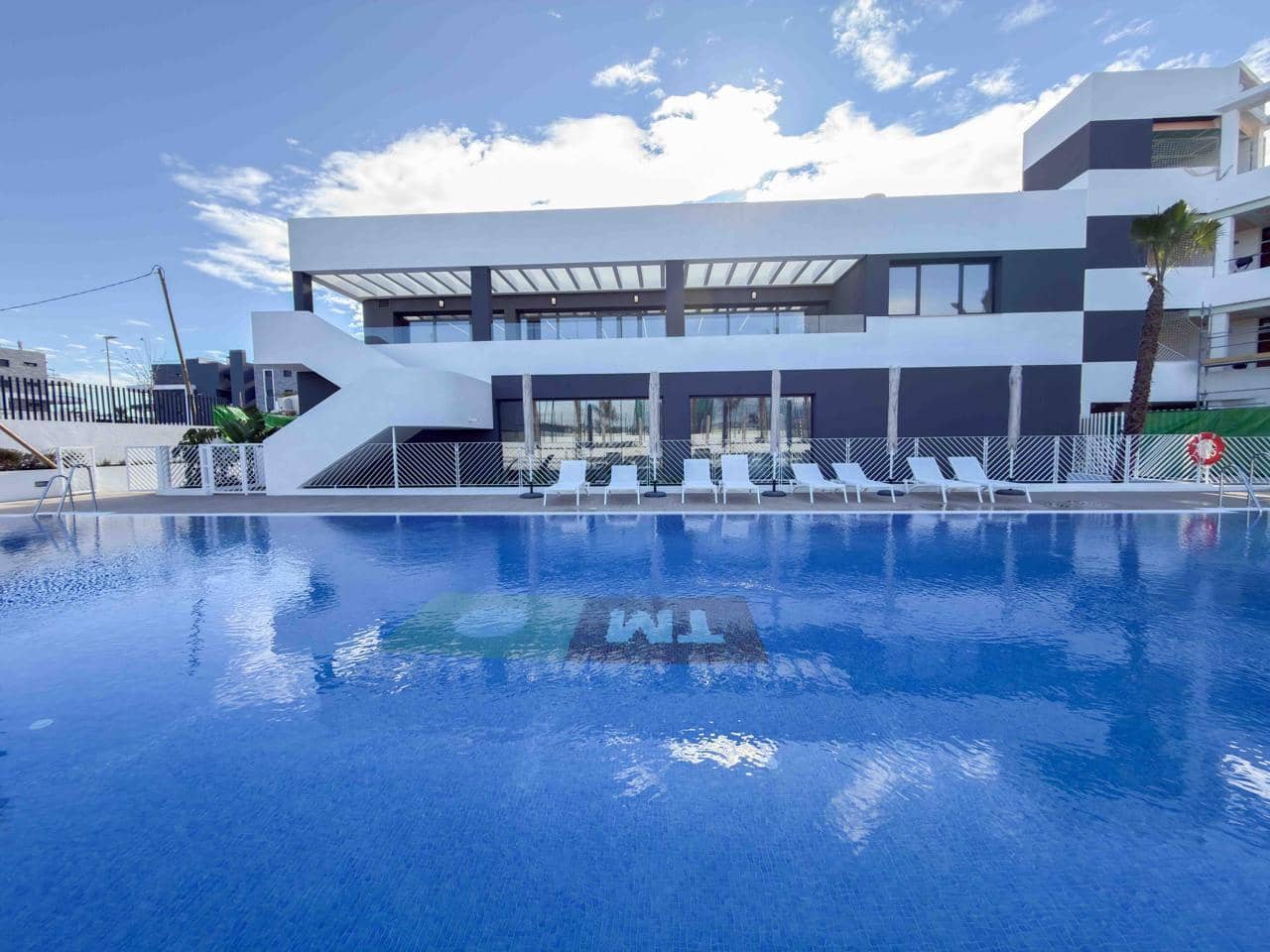 3 soveværelse Lejlighed til salg i Torrevieja med swimmingpool garage - € 397.000 (Ref: 10124758)