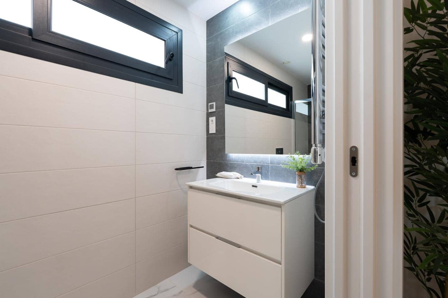 Piso de 3 habitaciones en Torrevieja en venta con piscina garaje - 384.000 € (Ref: 10135090)