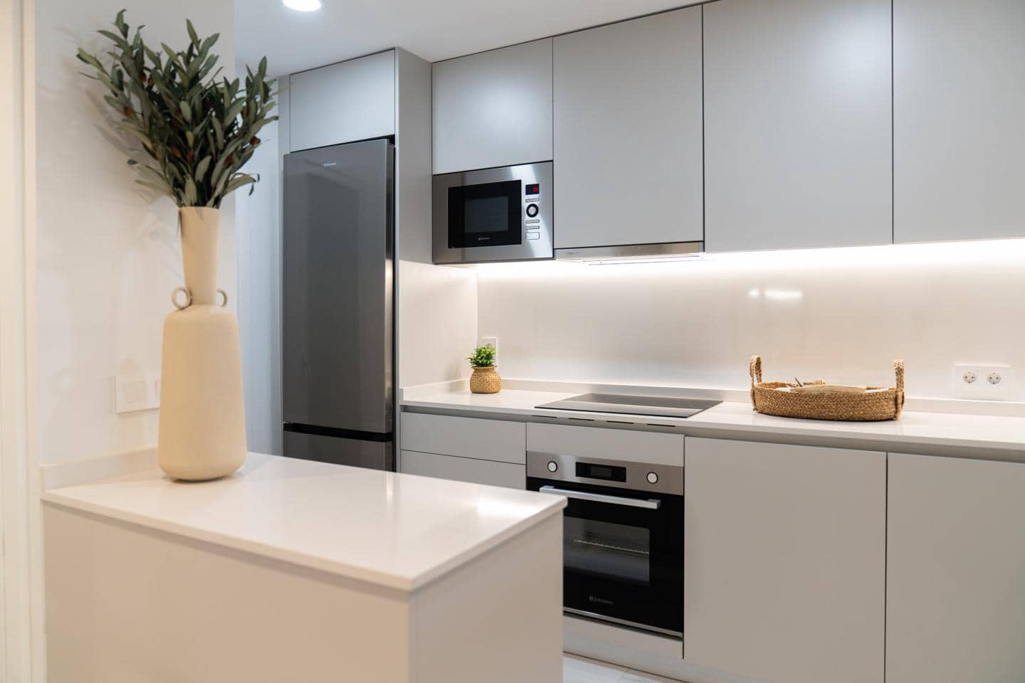 Piso de 3 habitaciones en Torrevieja en venta con piscina garaje - 384.000 € (Ref: 10135090)
