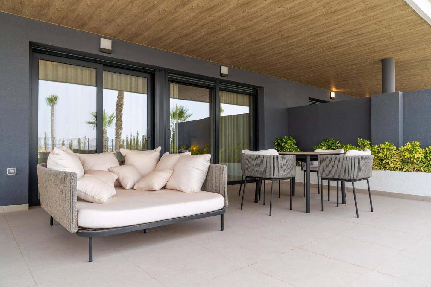 Piso de 3 habitaciones en Torrevieja en venta con piscina garaje - 384.000 € (Ref: 10135090)