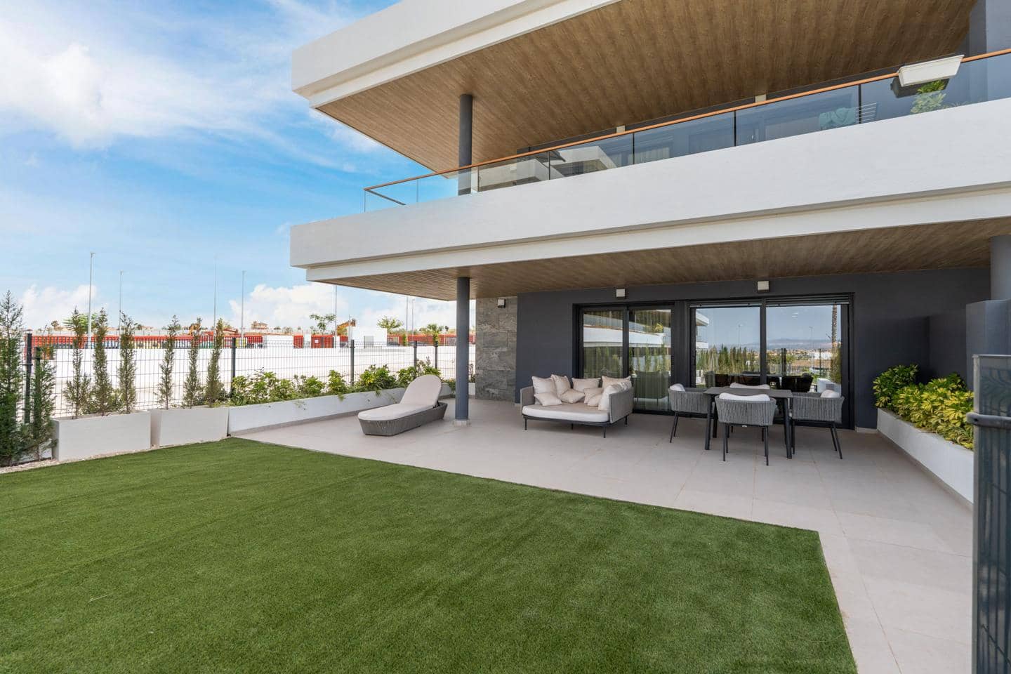 Piso de 3 habitaciones en Torrevieja en venta con piscina garaje - 384.000 € (Ref: 10135090)