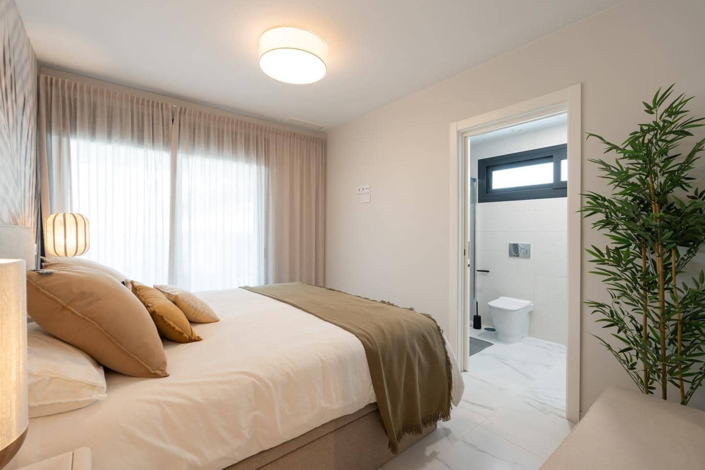 Piso de 3 habitaciones en Torrevieja en venta con piscina garaje - 384.000 € (Ref: 10135090)