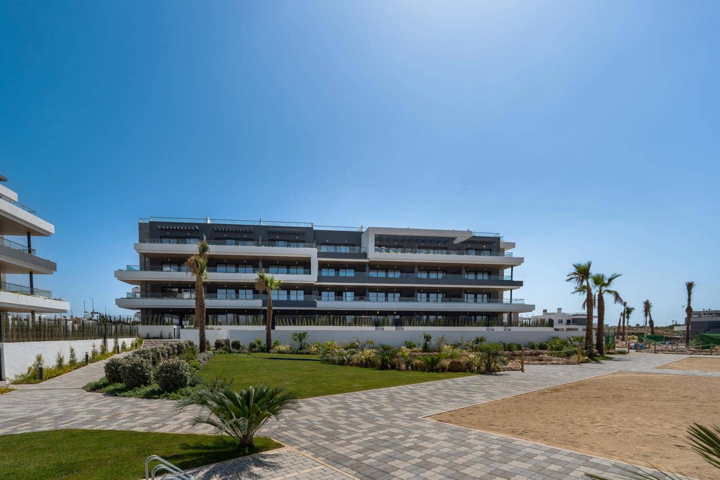 Piso de 3 habitaciones en Torrevieja en venta con piscina garaje - 384.000 € (Ref: 10135090)