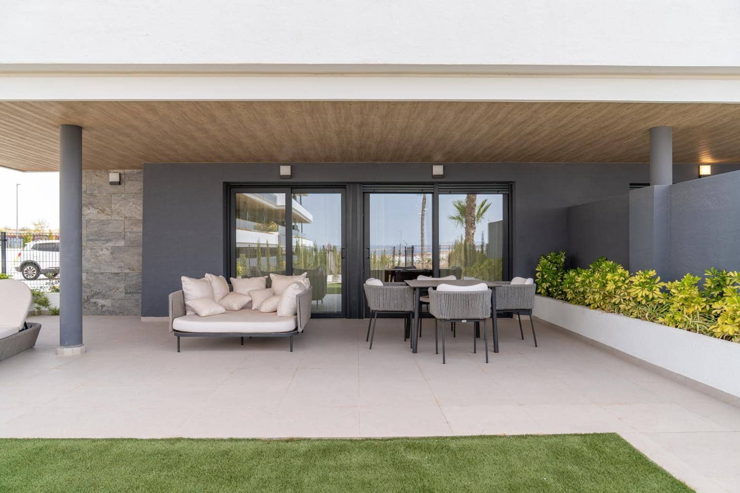 Piso de 3 habitaciones en Torrevieja en venta con piscina garaje - 384.000 € (Ref: 10135090)