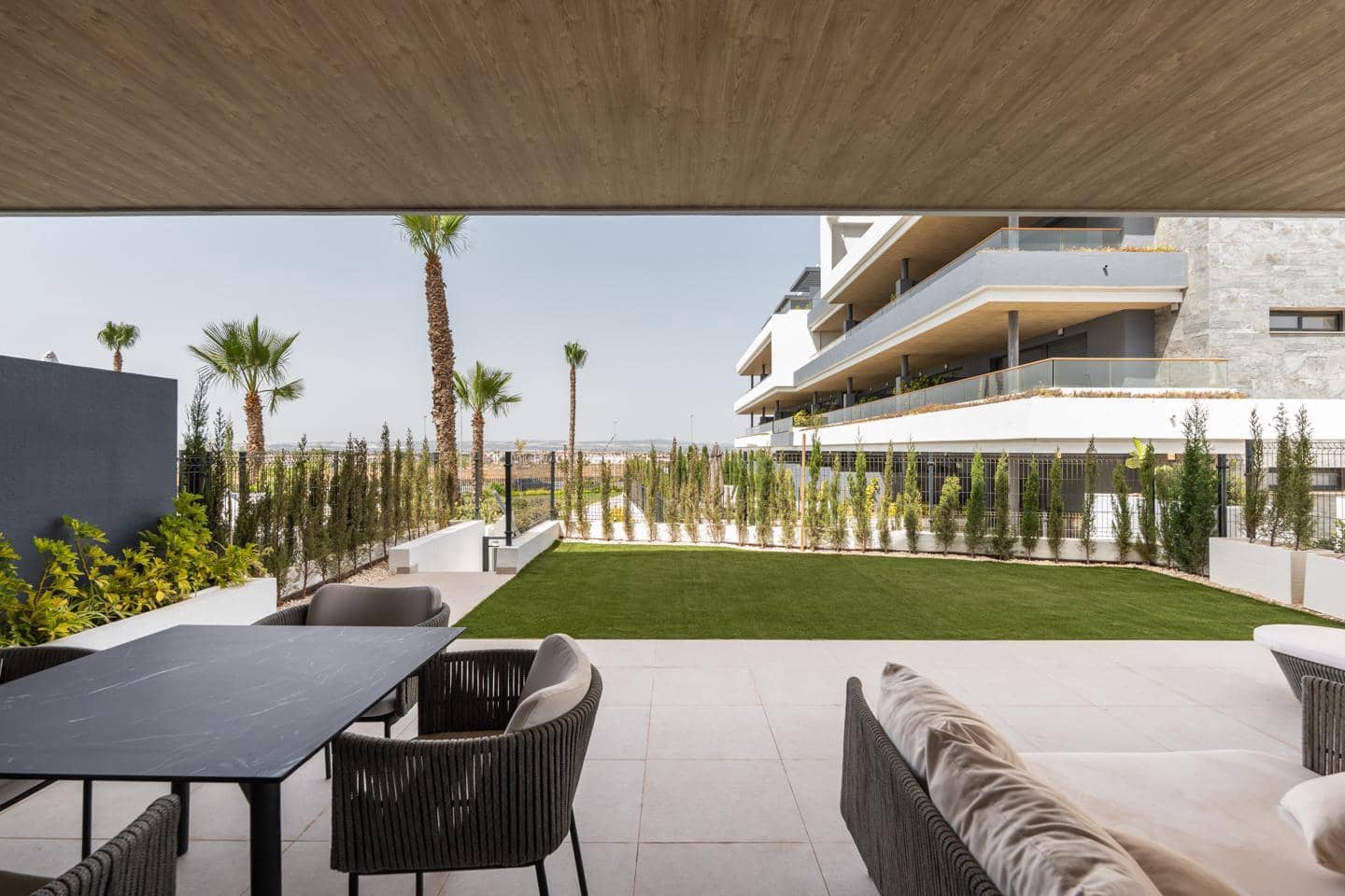 Piso de 3 habitaciones en Torrevieja en venta con piscina garaje - 384.000 € (Ref: 10135090)