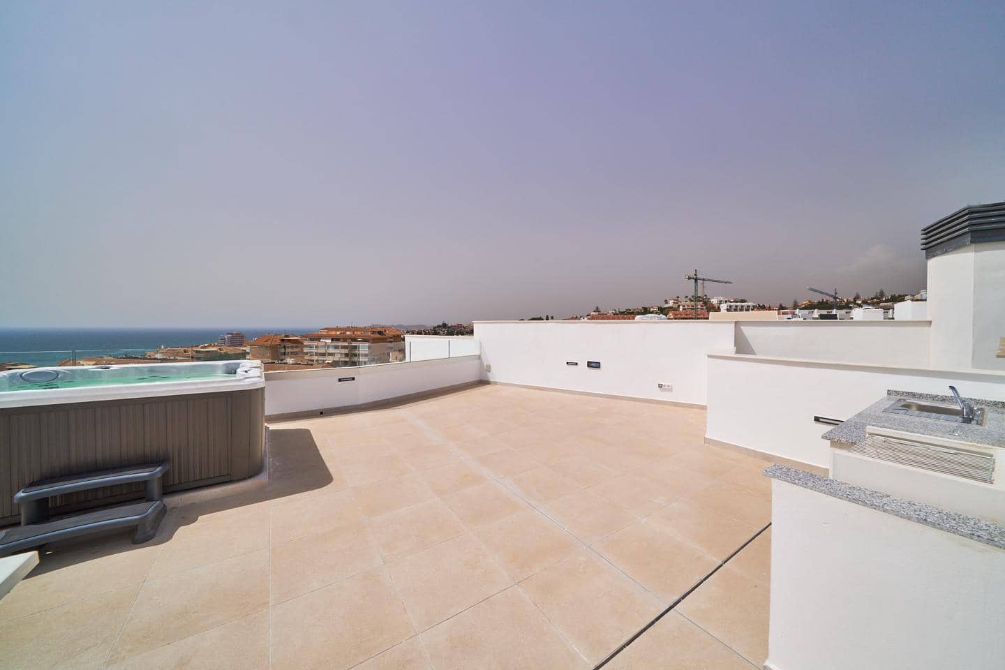 2 makuuhuone Asunto myytävänä paikassa Fuengirola mukana uima-altaan 
autotalli - 635 000 € (Ref: 9414509)