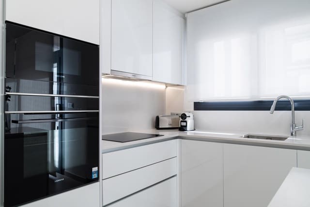 3 soveværelse Lejlighed til salg i Playa Poniente, Benidorm med swimmingpool garage - € 1.998.000 (Ref: 9426590)