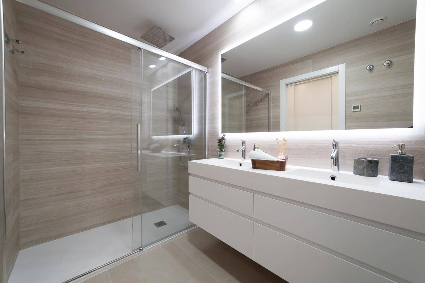 3 sypialnia Mieszkanie na sprzedaż w Benidorm z basenem garażem - 1 998 000 € (Ref: 9426590)