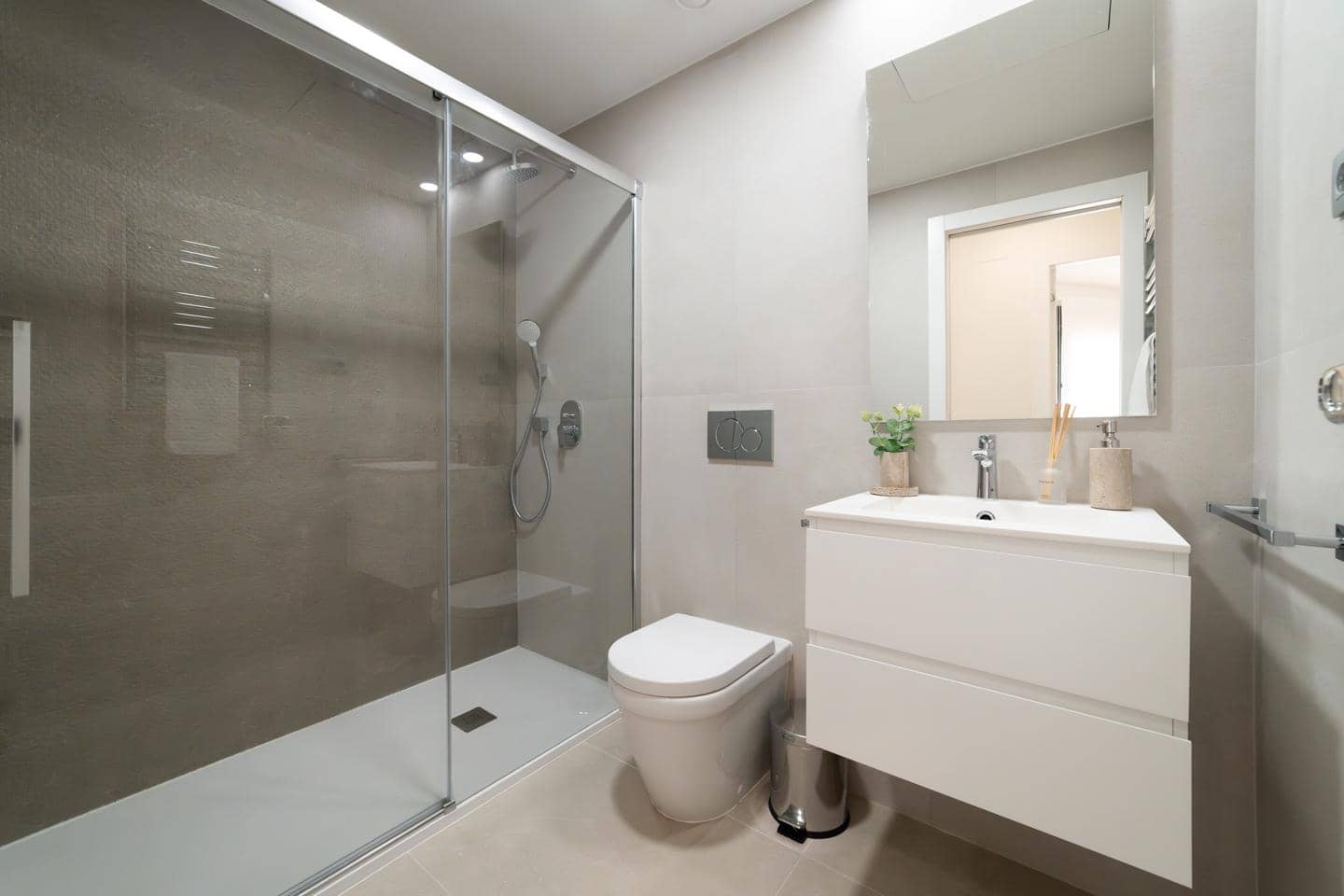 3 sypialnia Mieszkanie na sprzedaż w Benidorm z basenem garażem - 1 998 000 € (Ref: 9426590)