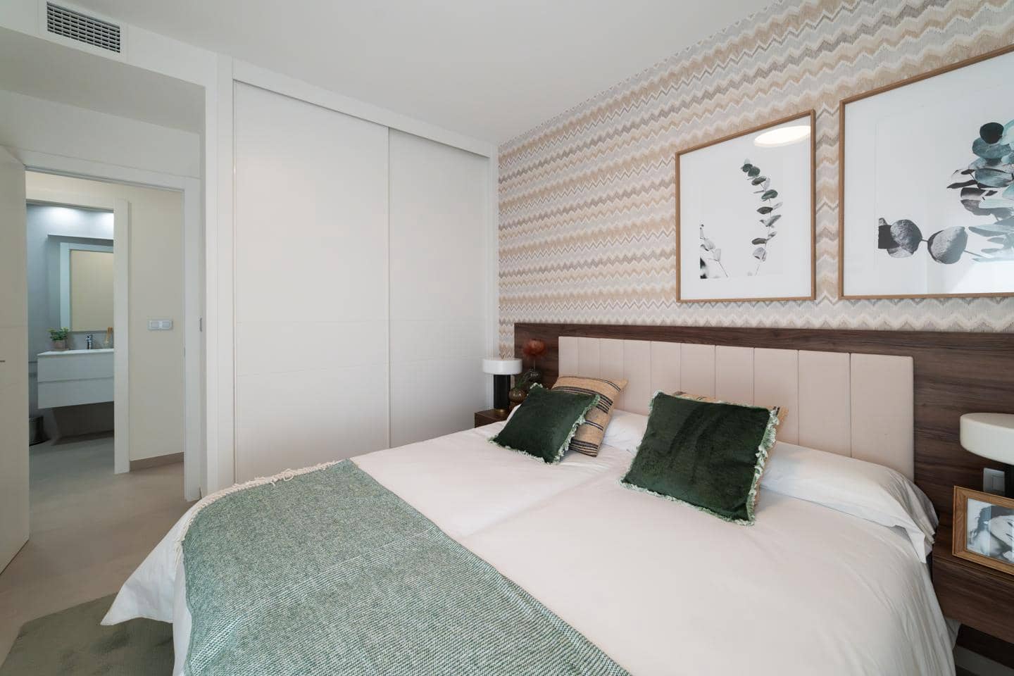 3 sypialnia Mieszkanie na sprzedaż w Benidorm z basenem garażem - 1 998 000 € (Ref: 9426590)