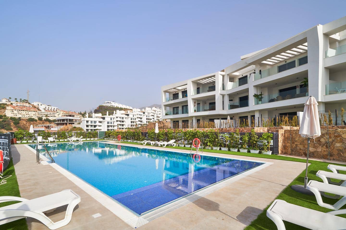 Piso de 2 habitaciones en Fuengirola en venta con piscina garaje - 635.000 € (Ref: 9460829)