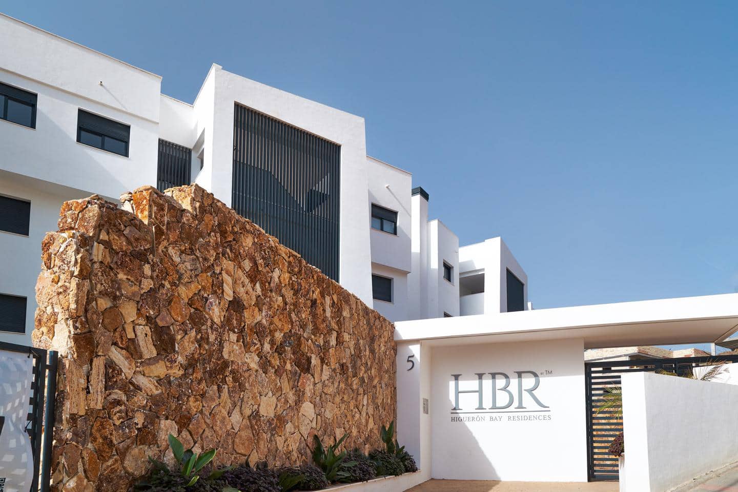 Piso de 2 habitaciones en Fuengirola en venta con piscina garaje - 635.000 € (Ref: 9460829)