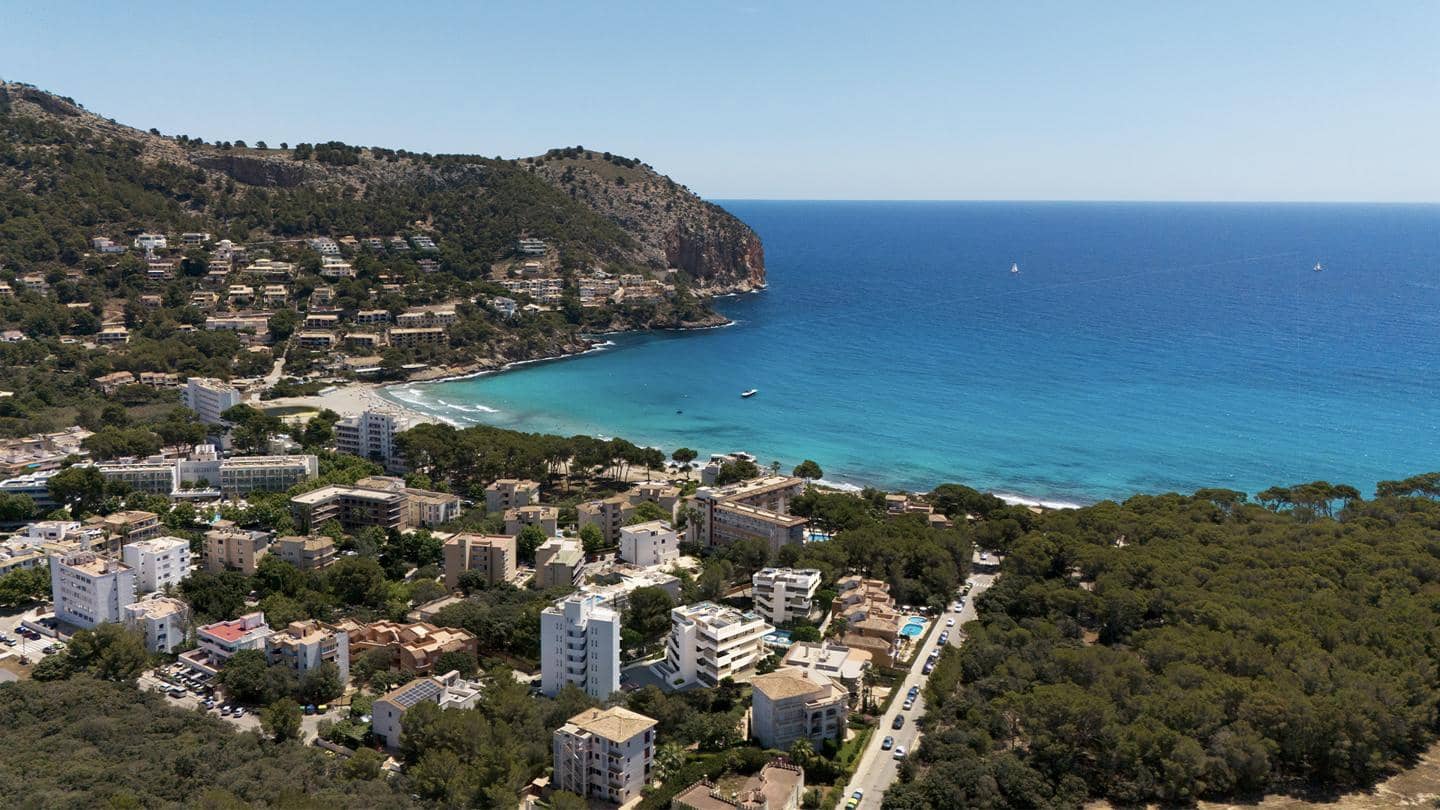 2 bedroom Flat for sale in Canyamel with pool garage - € 585,000 (Ref: 9687605)