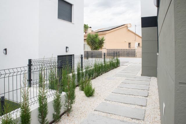 3 makuuhuone Huvila myytävänä paikassa Busot mukana uima-altaan 
autotalli - 409 000 € (Ref: 9694045)