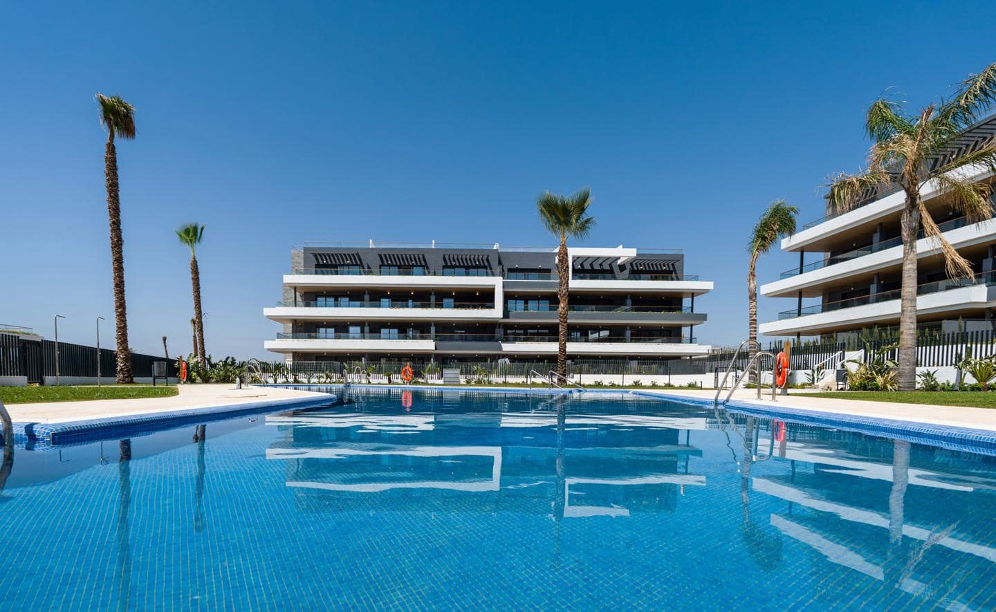 1 bedroom Flat for sale in Torrevieja with garage - € 260,000 (Ref: 9898447)