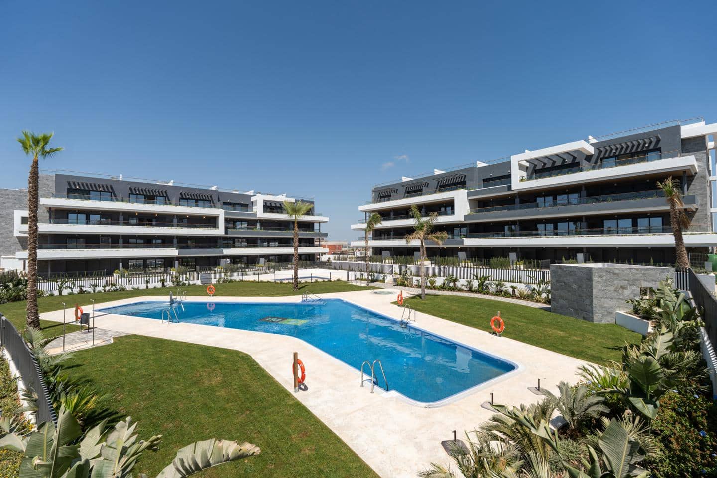 1 bedroom Flat for sale in Torrevieja with garage - € 260,000 (Ref: 9898447)