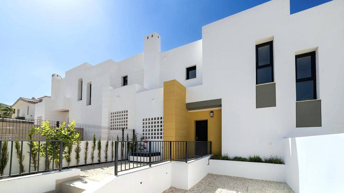 3 bedroom Villa for sale in Busot with garage - € 409,000 (Ref: 9899833)