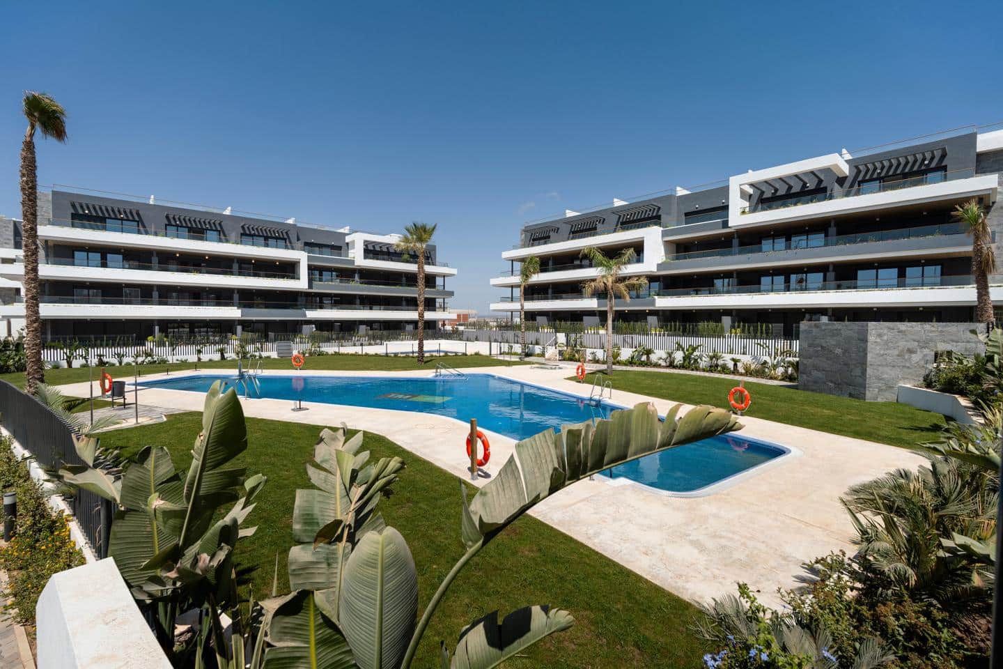 2 slaapkamer Flat te koop in Torrevieja met garage - € 341.000 (Ref: 9899836)