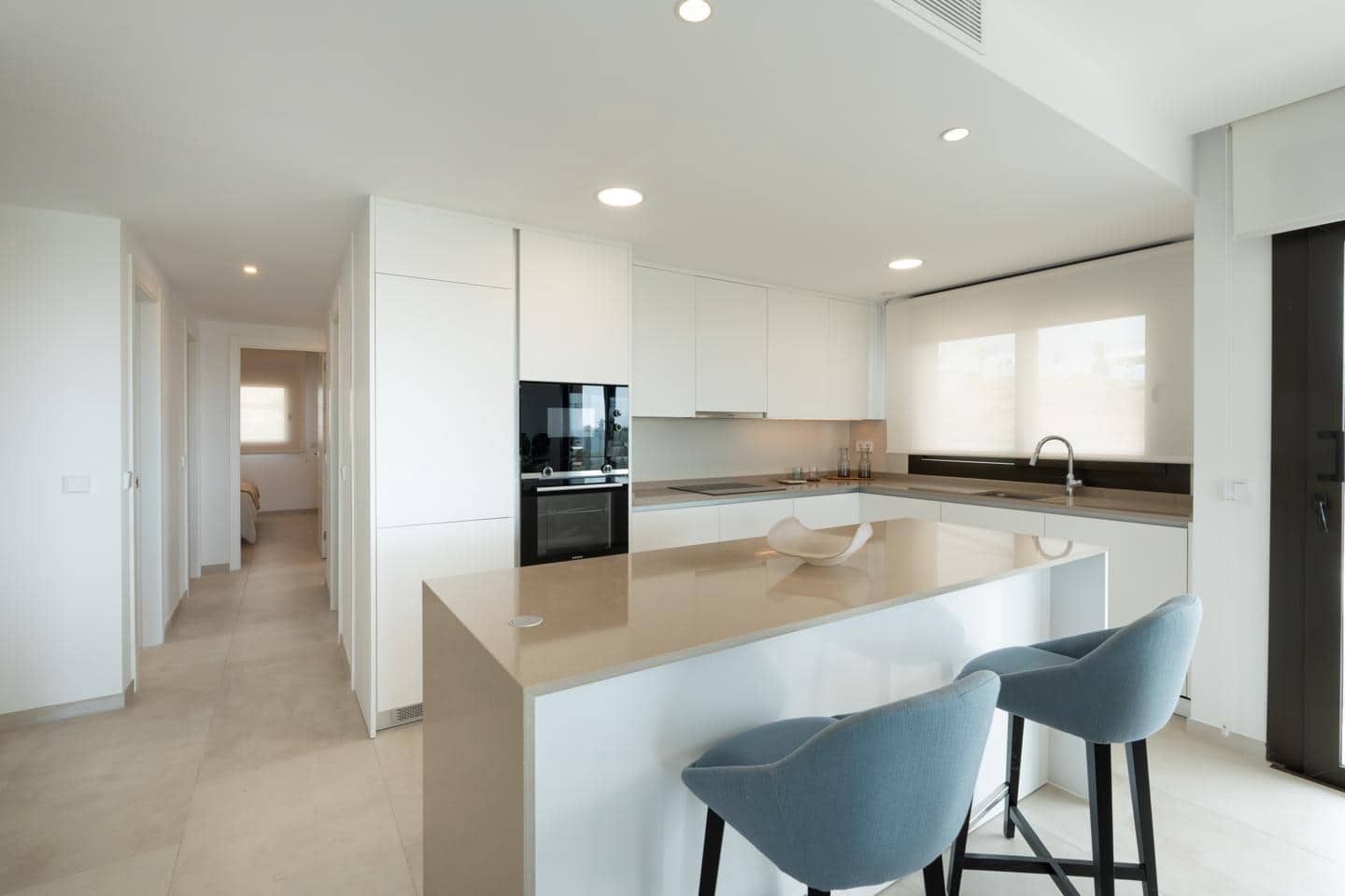 Piso de 3 habitaciones en Estepona en venta con garaje - 792.000 € (Ref: 9929878)