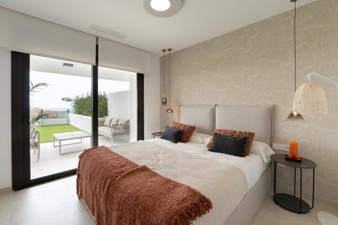 Piso de 3 habitaciones en Estepona en venta con garaje - 792.000 € (Ref: 9929878)