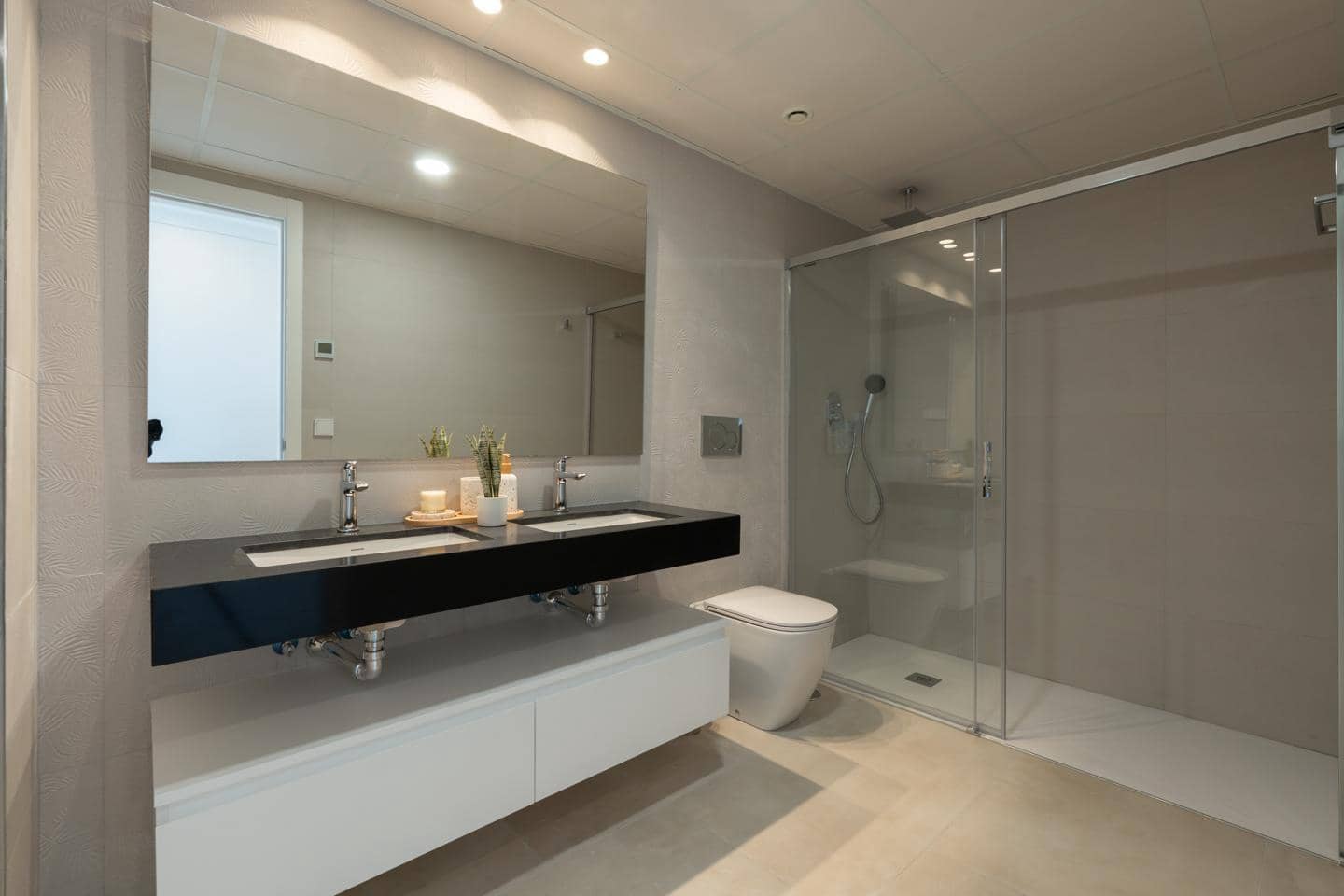 Piso de 3 habitaciones en Estepona en venta con garaje - 792.000 € (Ref: 9929878)