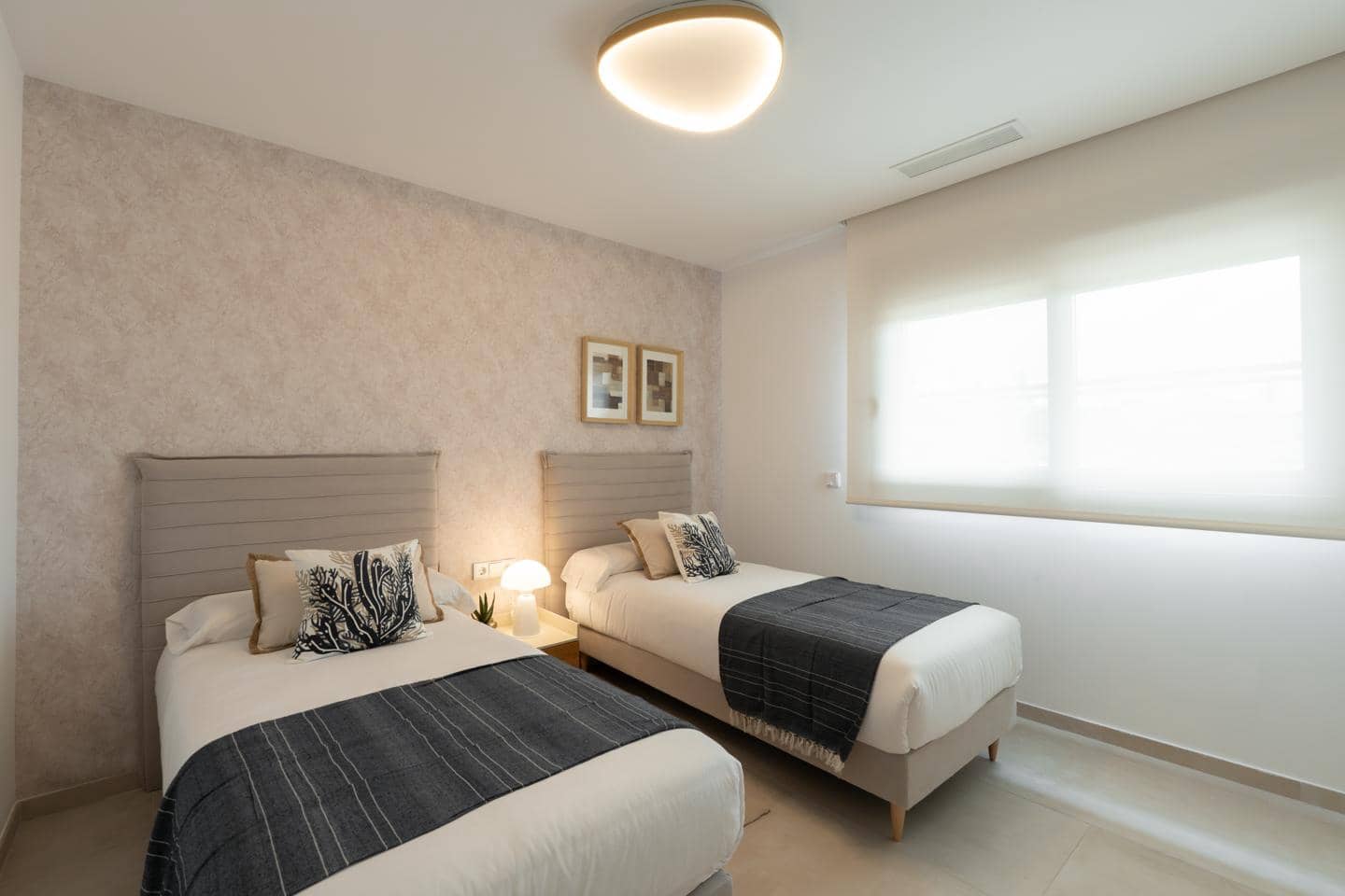Piso de 3 habitaciones en Estepona en venta con garaje - 792.000 € (Ref: 9929878)