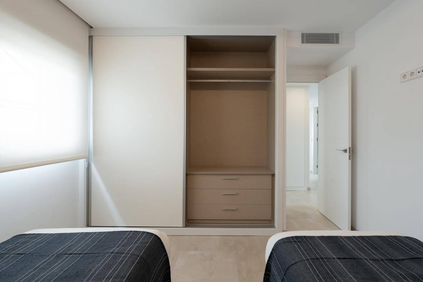 Piso de 3 habitaciones en Estepona en venta con garaje - 792.000 € (Ref: 9929878)