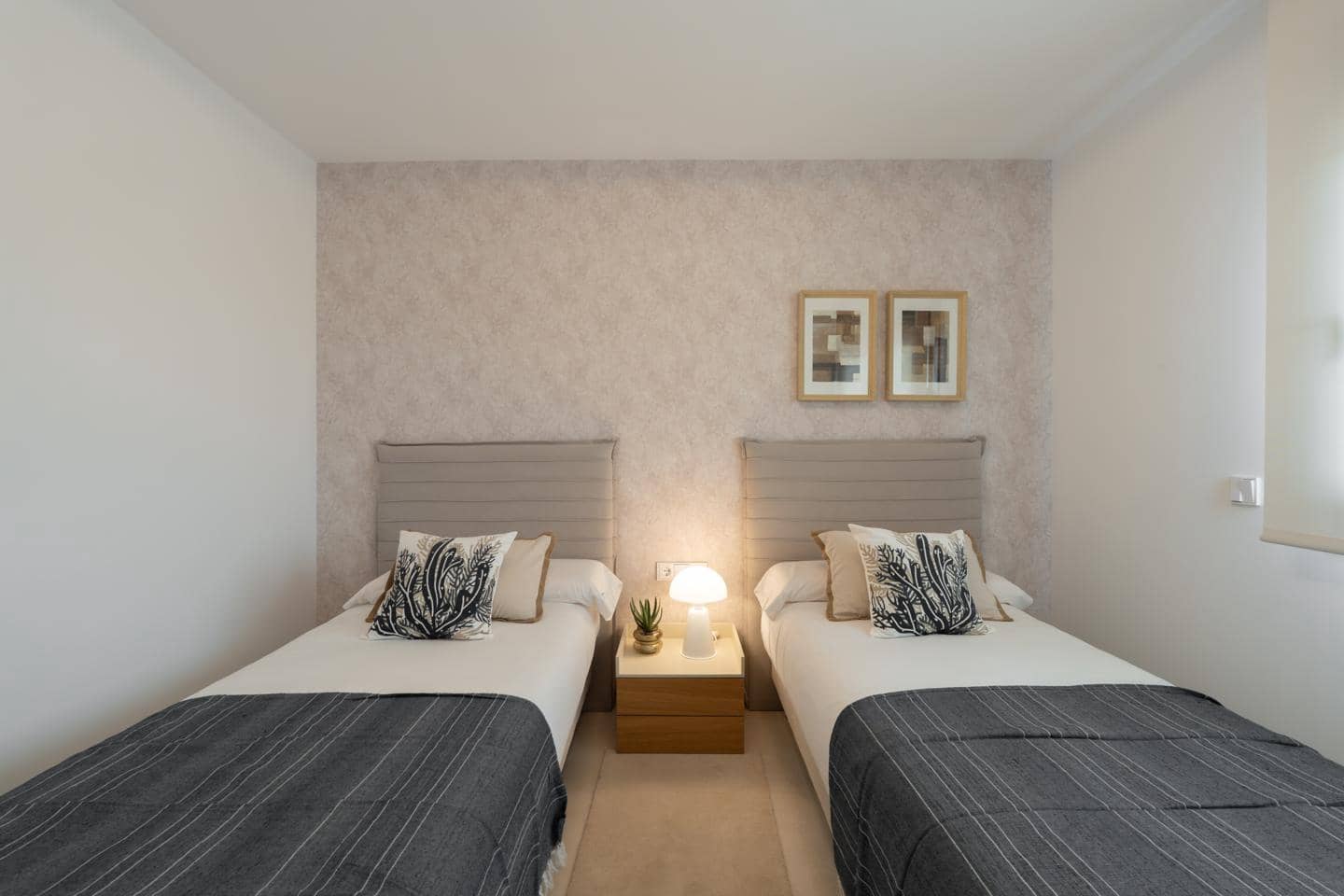 Piso de 3 habitaciones en Estepona en venta con garaje - 792.000 € (Ref: 9929878)