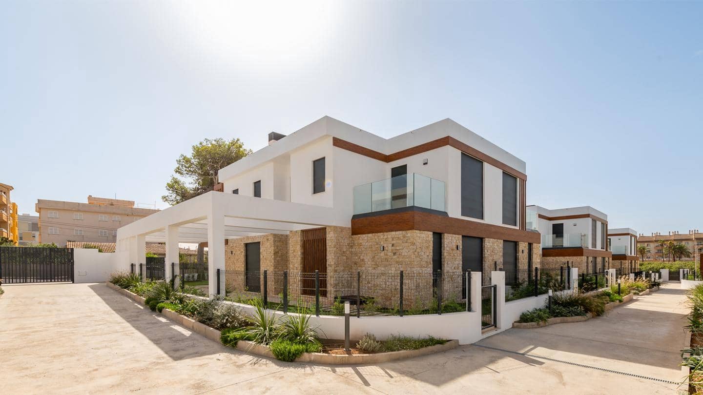 3 bedroom Flat for sale in Cala Ratjada with pool garage - € 877,000 (Ref: 9929879)