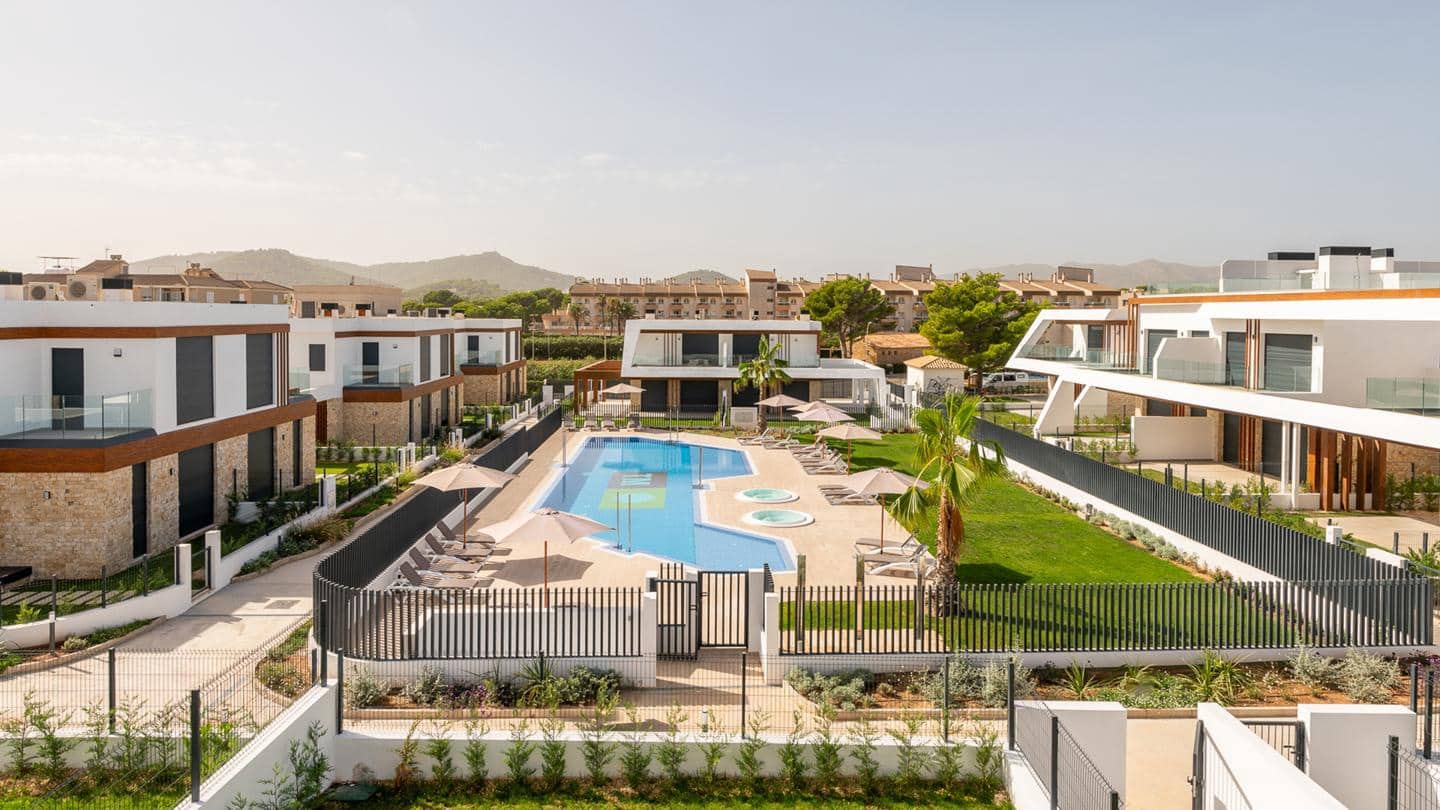 3 bedroom Flat for sale in Cala Ratjada with pool garage - € 877,000 (Ref: 9929879)