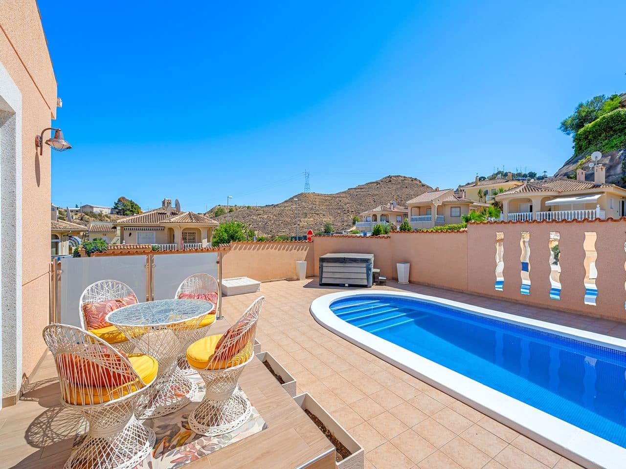 3 soveværelse Villa til salg i Rojales med swimmingpool garage - € 525.000 (Ref: 10172724)