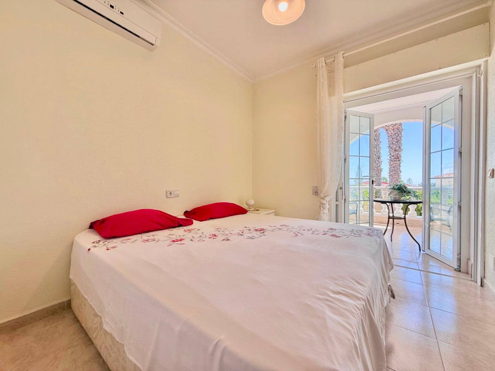 4 Zimmer Villa zu verkaufen in Ciudad Quesada mit Pool Garage - 690.000 € (Ref: 10185925)