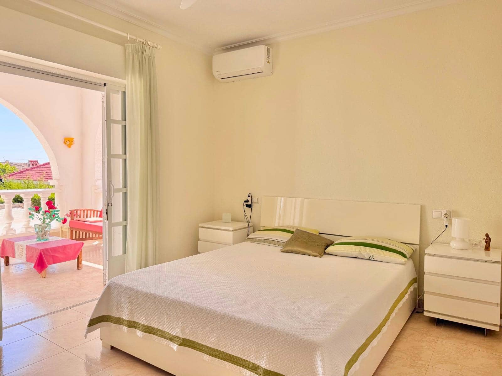4 Zimmer Villa zu verkaufen in Ciudad Quesada mit Pool Garage - 690.000 € (Ref: 10185925)