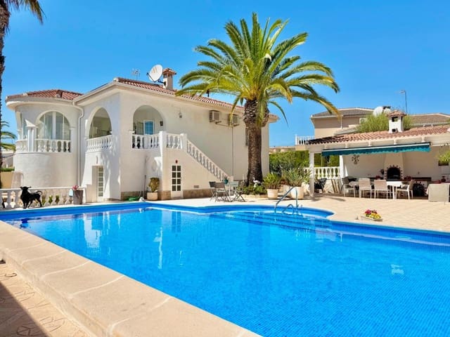 4 Zimmer Villa zu verkaufen in Ciudad Quesada, Rojales mit Pool Garage - 690.000 € (Ref: 10185925)