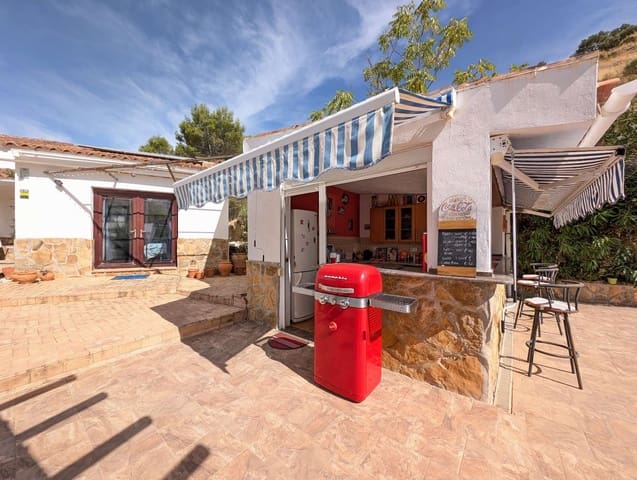 4 slaapkamer Finca/Landhuis te koop in Montefrío met zwembad garage - € 450.000 (Ref: 10066977)