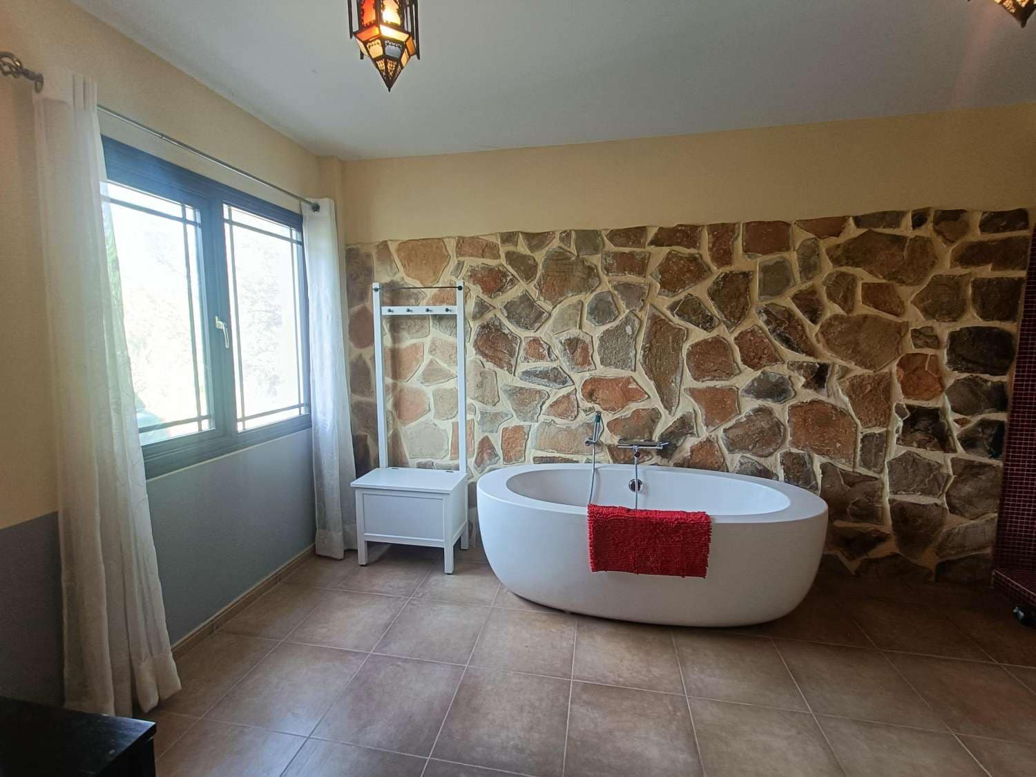 4 slaapkamer Finca/Landhuis te koop in Montefrio met zwembad garage - € 450.000 (Ref: 10066977)