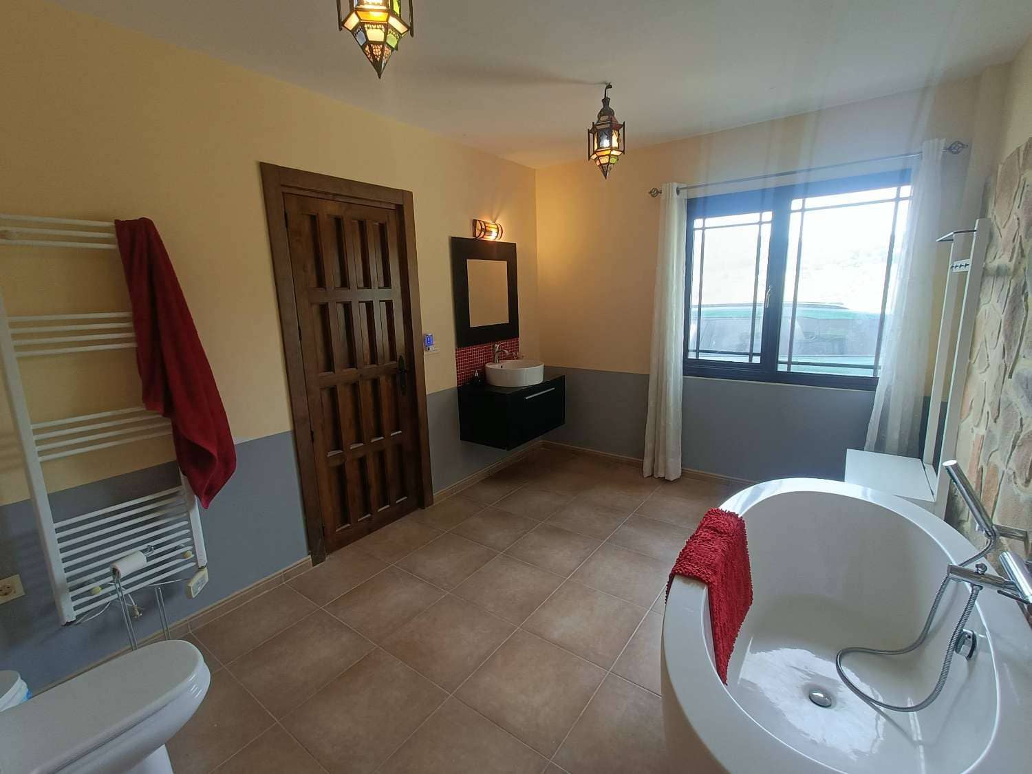 4 slaapkamer Finca/Landhuis te koop in Montefrio met zwembad garage - € 450.000 (Ref: 10066977)